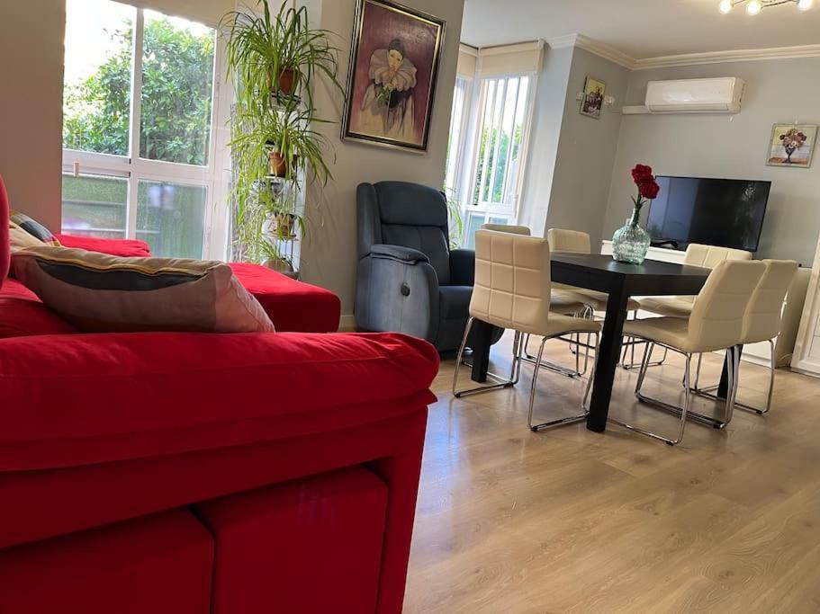 Triana Family Suites Севиля Екстериор снимка